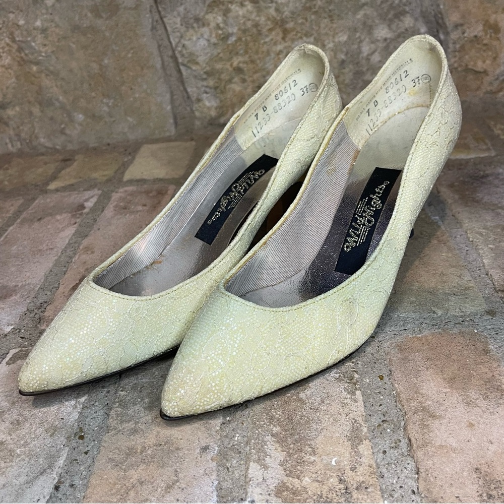 Wild Nights Lace Pale Gold/Off White Pump Size 7B  Pointed toe Mid heel Slip-on